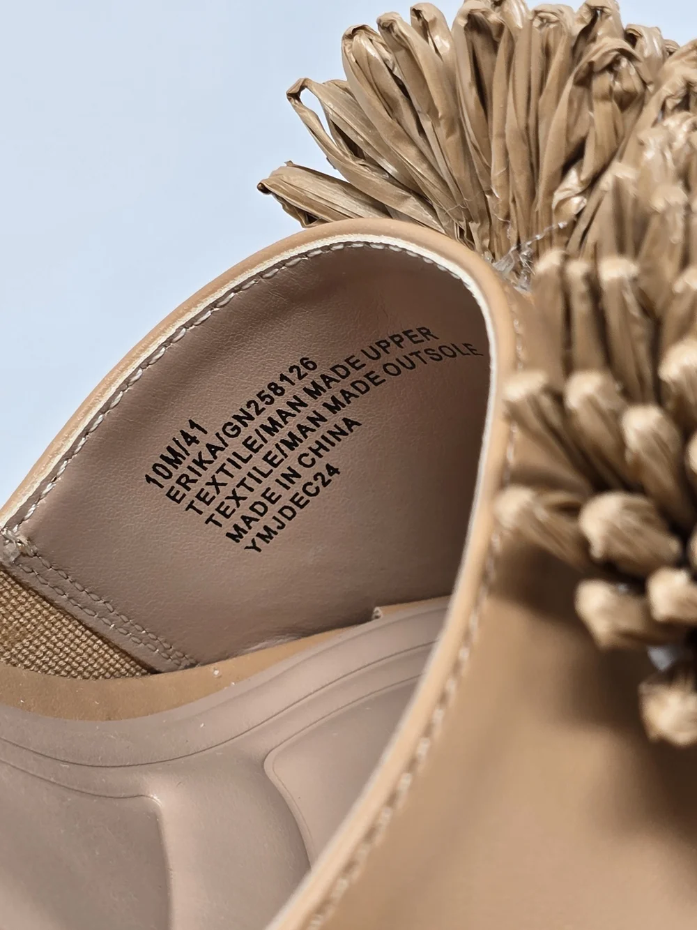 ✨ NIB BCBGeneration ERIKA Raffia Flower Wedge Sandals ✨ (10)
